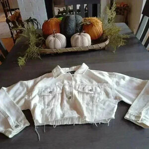 Kittenish Crop Jean Jacket NWOT